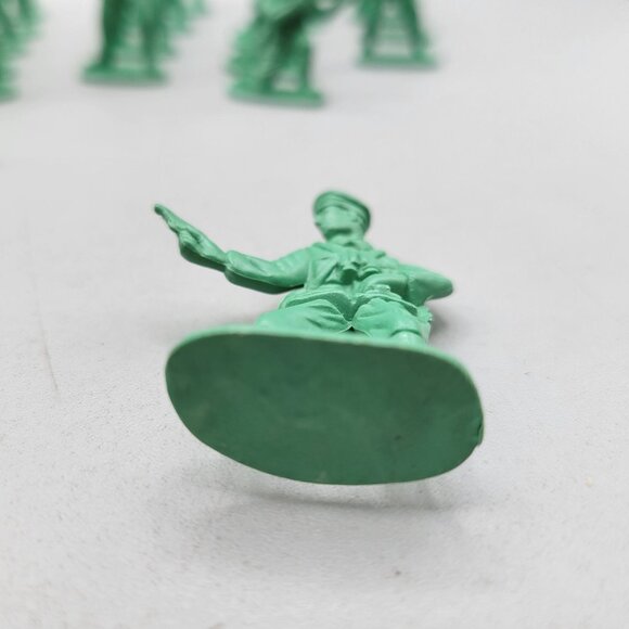 Army Men Plastic Soldiers Aquarium Terrarium Decor 27 Pieces - Picture 4 of 5